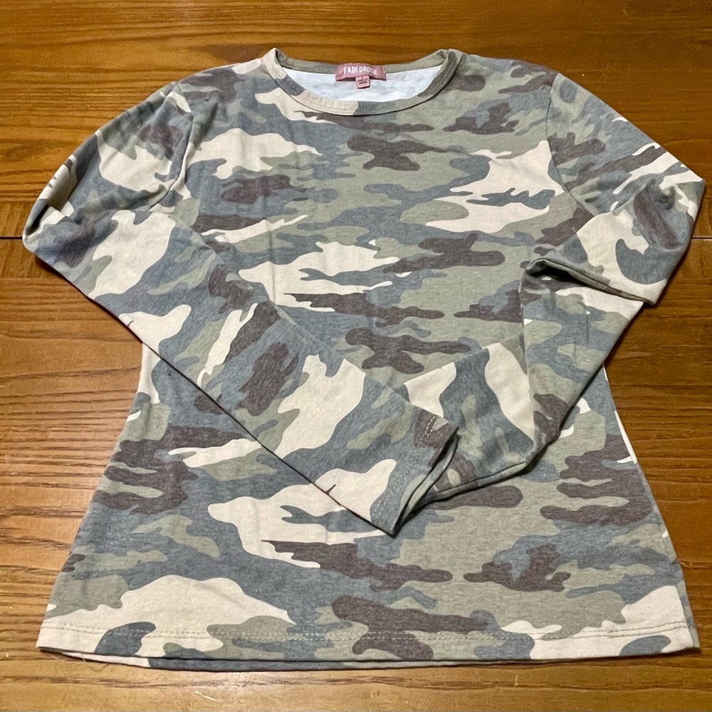 Faded Rose Camo Kids Shirt - Size L - Trendy & Stylish